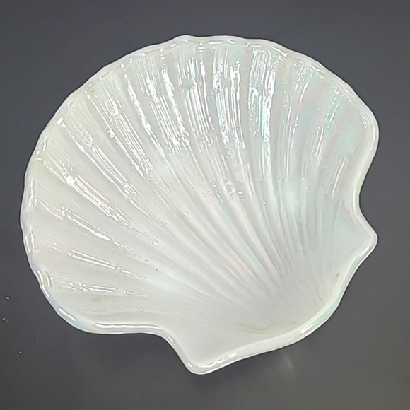 Vintage 90s Avon Glass Clamshell Seashell White Rainbow Iridescent Jewelry Dish - Picture 13 of 14